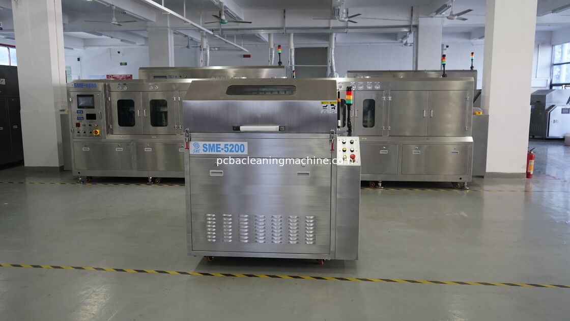 화학 세척제를 사용하여 PBCA의 얼룩을 제거합니다. PCB 세척기 SME-5600T, PCB 크기 330x250mm (최대), 세척 용액