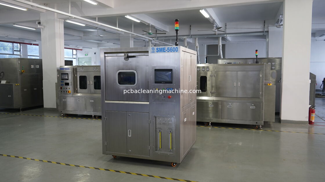 화학 세척제를 사용하여 PBCA의 얼룩을 제거합니다. PCB 세척기 SME-5600T, PCB 크기 330x250mm (최대), 세척 용액