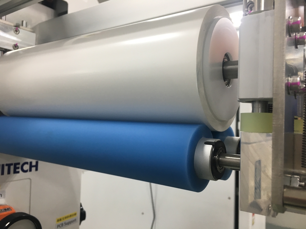 화이트 컬러 300mm PCB 청정 반 정적 접착 종이 롤 PCB 인라인 표면 청소 기계 종이 롤