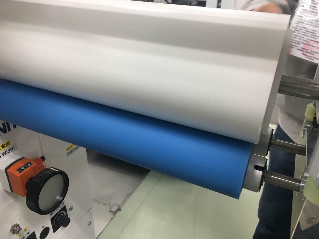 화이트 컬러 300mm PCB 청정 반 정적 접착 종이 롤 PCB 인라인 표면 청소 기계 종이 롤